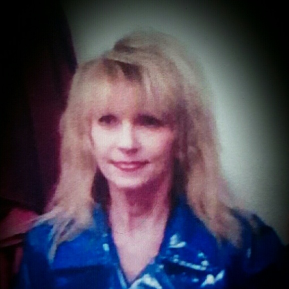 Profile Picture of Sheryl Scott (@sherrylle) on Poshmark