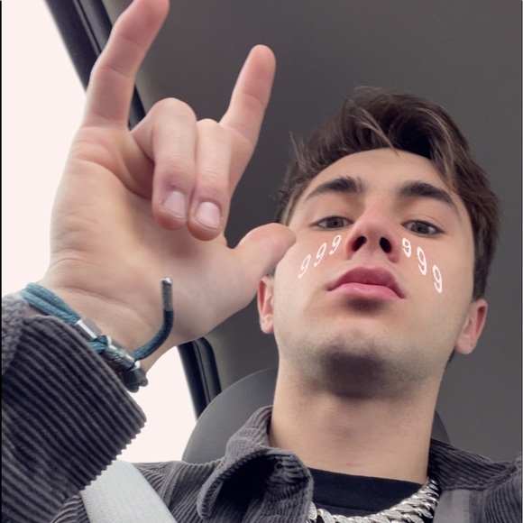 Profile Picture of Austin Weinel (@austinryan46) on Poshmark