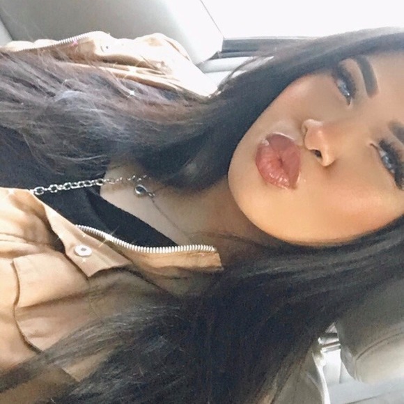 Profile Picture of Angelina Moeun (@pimpcesslina) on Poshmark