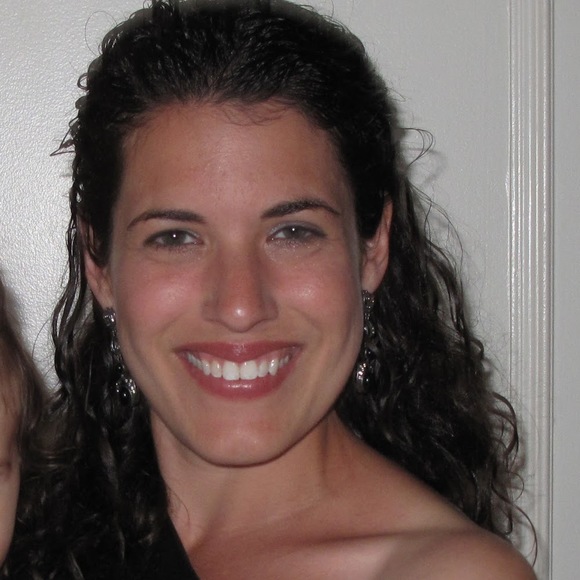 Profile Picture of Rebecca Smerling (@smerlingr) on Poshmark