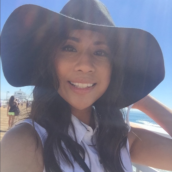 Profile Picture of Mary jane Rillorta (@mjrillorta) on Poshmark