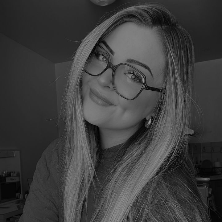 Profile Picture of Alexandra Burrows (@alex_brws) on Tiktok