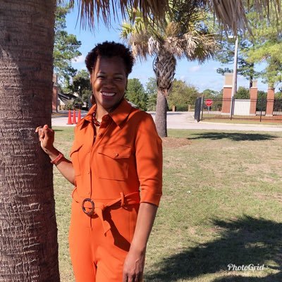 Profile Picture of Regina Shell (@GinaT250) on Twitter