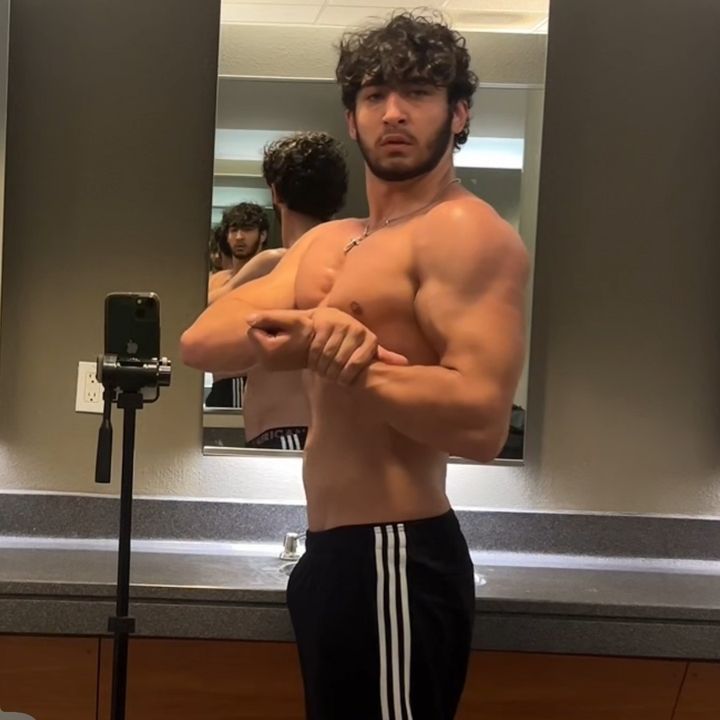 Profile Picture of Everett (@everettski) on Tiktok