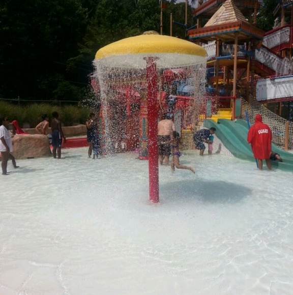 Profile Picture of Raphael Agyeman (@raphaye) on Poshmark