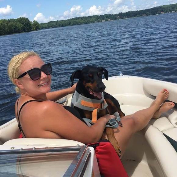 Profile Picture of Laura Leszkowicz (@lauraleszkowicz) on Poshmark