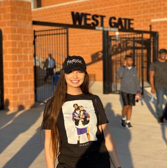 Profile Picture of Cameron Hightower (@cameronnikole) on Poshmark