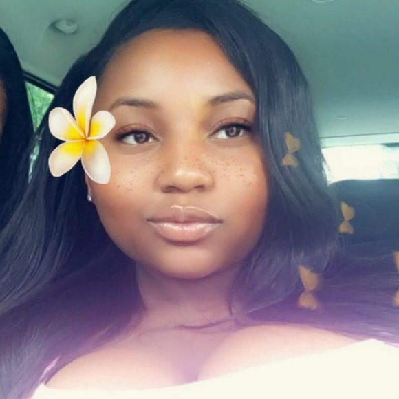 Profile Picture of Charlie Eppinger (@luxebychar) on Poshmark