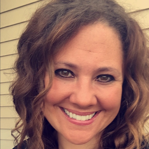 Profile Picture of Allison Ludgate (@allisonludgate) on Poshmark