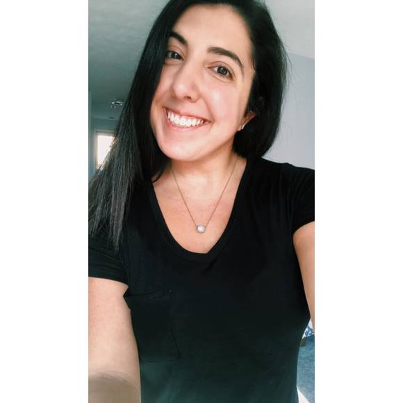 Profile Picture of Hannah Walworth (@hannahwalworth) on Poshmark