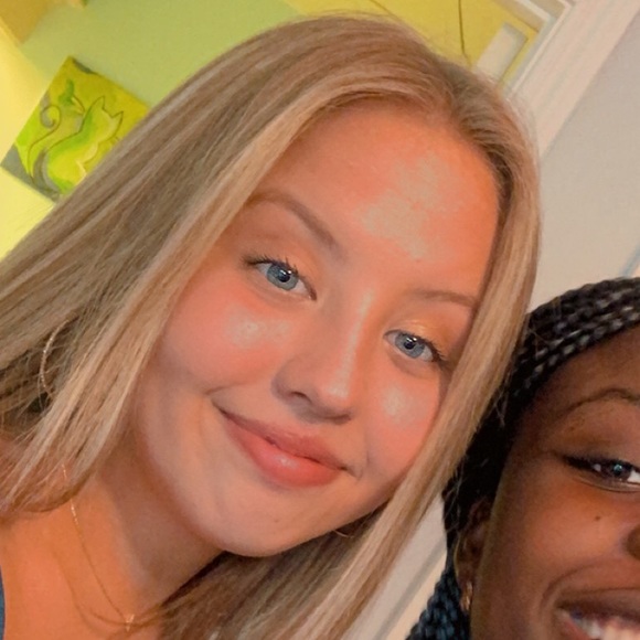 Profile Picture of Sammy Howorth (@sammyhoworth) on Poshmark