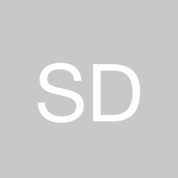 Profile Picture of Sue Daury (@puffin2086) on Poshmark