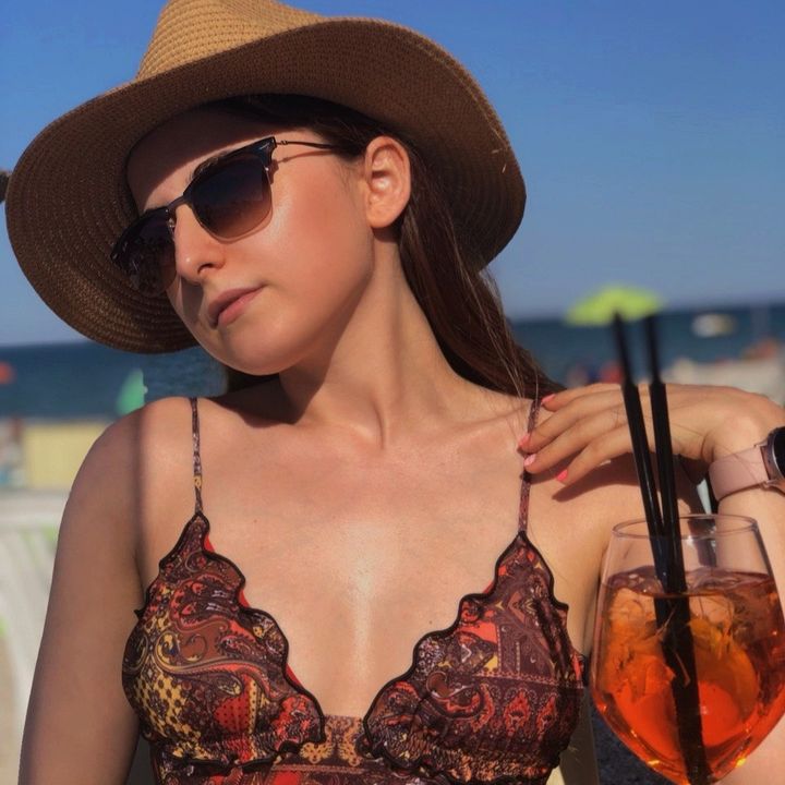 Profile Picture of Corina (@corinachicu) on Tiktok