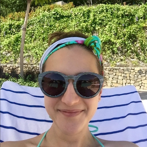 Profile Picture of Jen Canose (@jcinthecity) on Poshmark