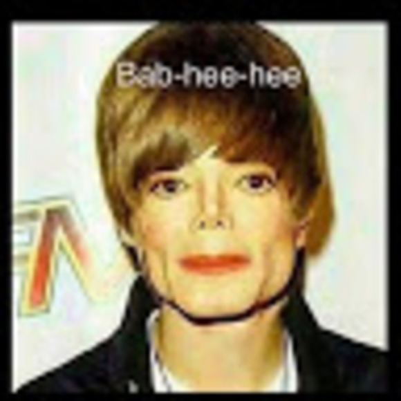 Profile Picture of Bianca Aguero (@aguerobia) on Poshmark