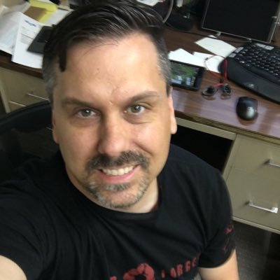 Profile Picture of Erik Farnsworth (@PapaKnowsIT) on Twitter