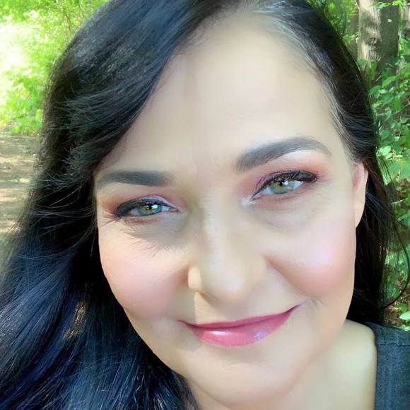 Profile Picture of Sally Folds (@sprinkle0510) on Poshmark