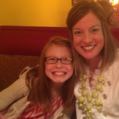 Profile Picture of Stacy Neighbors (@sharkread1) on Twitter