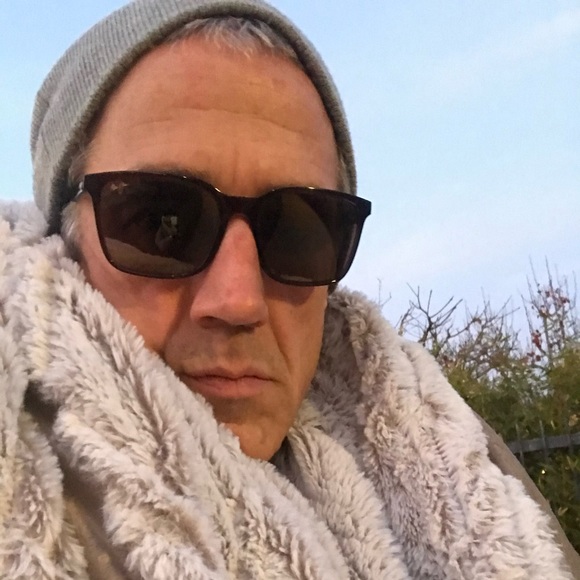Profile Picture of Mike Clarken (@mikeclarken) on Poshmark