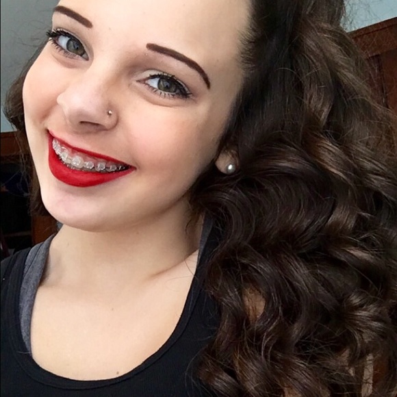 Profile Picture of Danielle Lauricella (@dlauricella_) on Poshmark