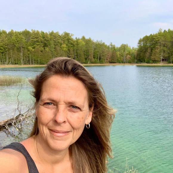 Allie Savage - Poshmark Profile Picture of Allie Savage (@asavagewon) on Poshmark