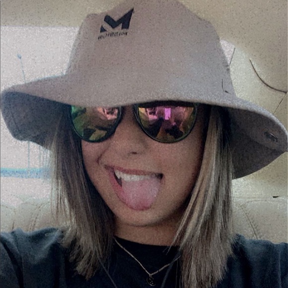 Profile Picture of Kayona Hostutler (@kayonahostutler) on Poshmark