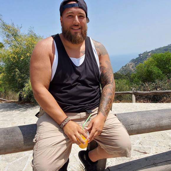 Profile Picture of Daniel Santiago (@dbaggz10) on Poshmark