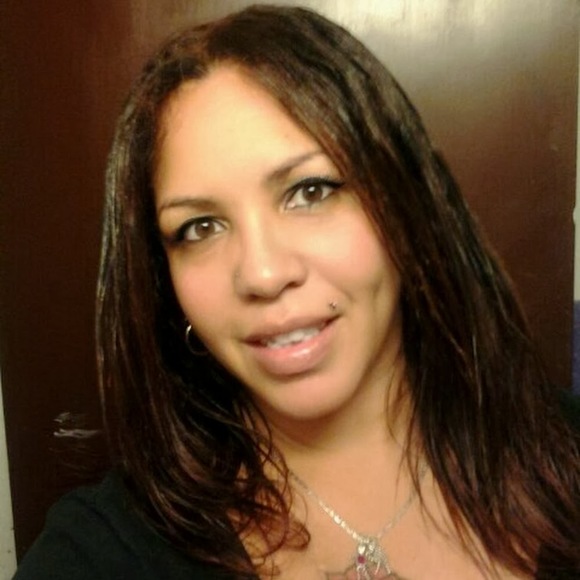 Profile Picture of Sherry Vanness (@darkher617) on Poshmark