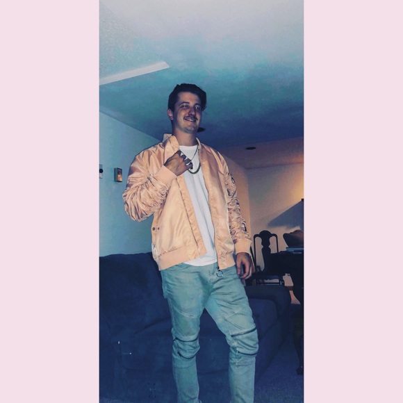 Profile Picture of Jeff Troyer (@jeffjbt) on Poshmark