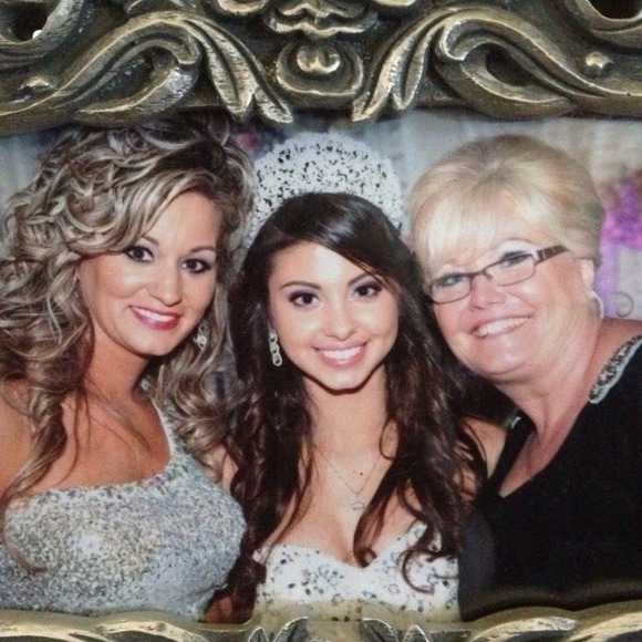 Profile Picture of Yvette Best (@yvettepaulbest) on Poshmark