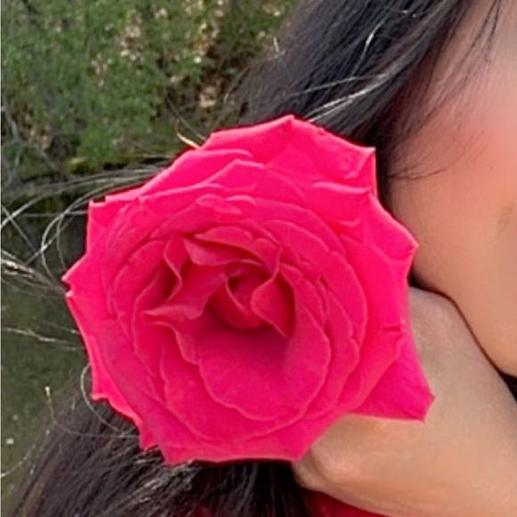 Profile Picture of Shine Shine (@shineshine233) on Poshmark