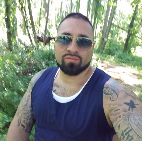 Profile Picture of Kleber Kleber (@travellifeeasy) on Poshmark