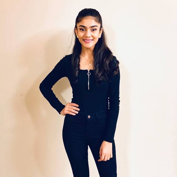 Profile Picture of Simran Dobani (@simrandobani20) on Poshmark