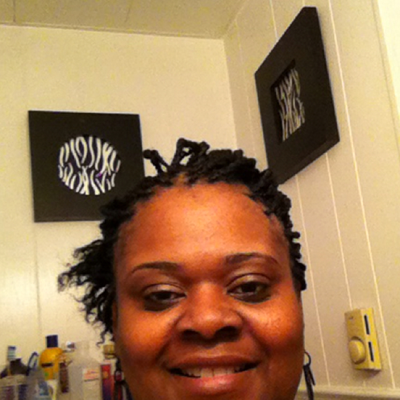 Profile Picture of Kim Hayman (@pynaple1) on Poshmark