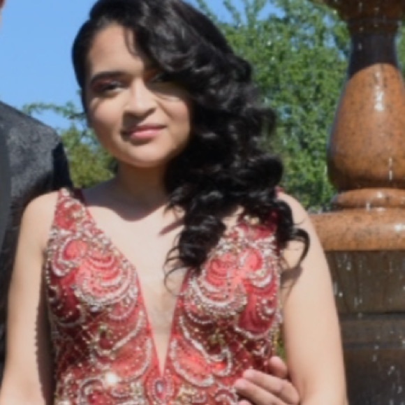 Profile Picture of Julisa Ramos (@julisaramos514) on Poshmark