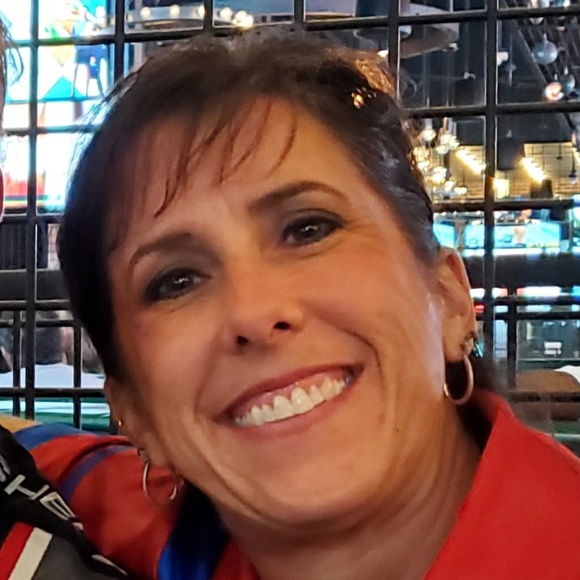 Profile Picture of Brandi Kozlovsky (@bkozlovsky) on Poshmark