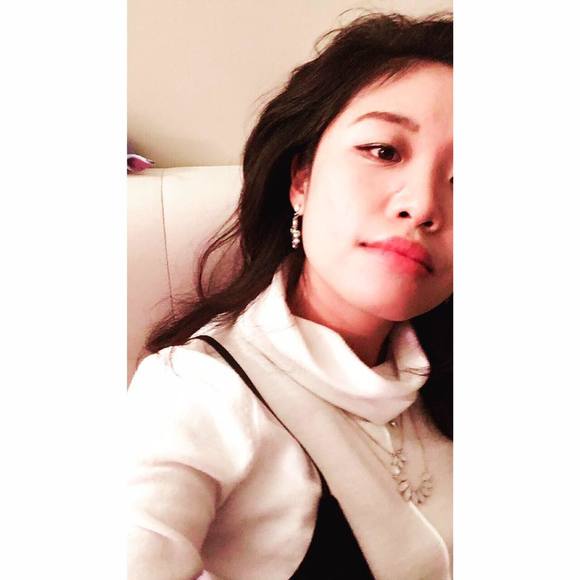 Profile Picture of Li Huang (@janehuang92) on Poshmark