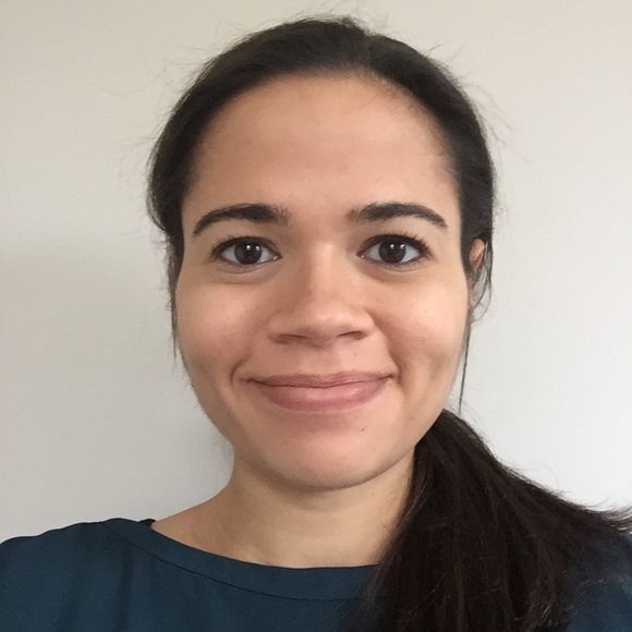 Profile Picture of Laura Irizarry (@laura_miri) on Poshmark