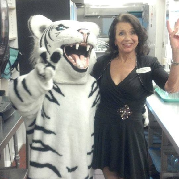 Profile Picture of Deborah Pousant (@pousant) on Poshmark