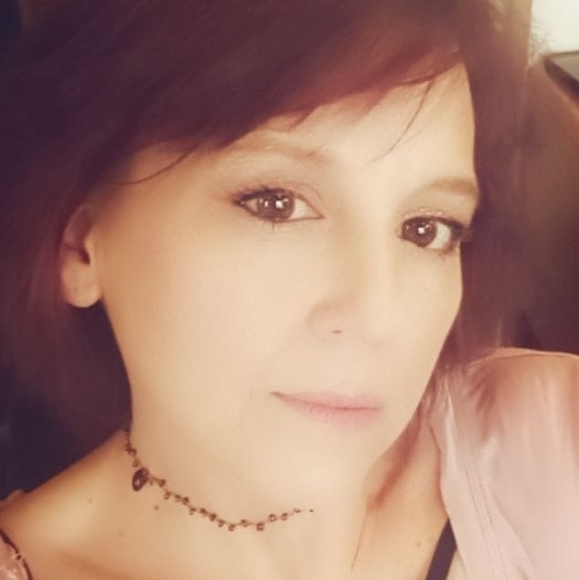 Profile Picture of Julianne Craig (@julianne_craig) on Poshmark