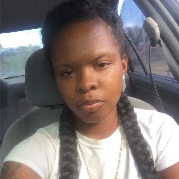 Profile Picture of Quanisha Sims (@quanisha1941) on Poshmark