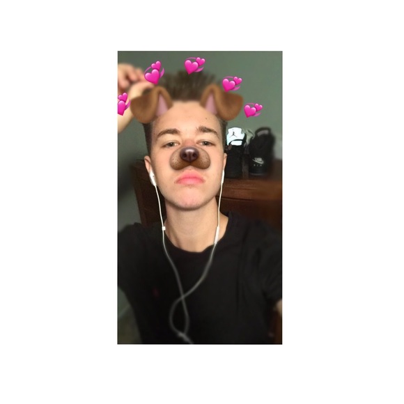 Profile Picture of Tyler Sandstrom (@famousstylerr) on Poshmark
