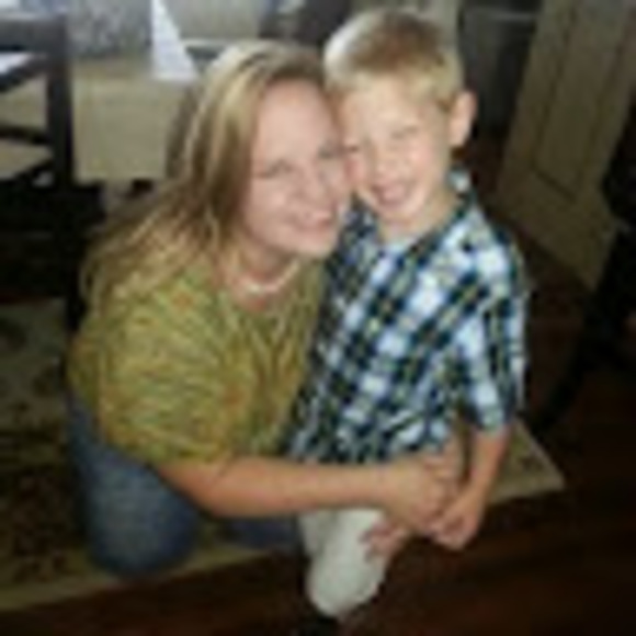 Profile Picture of Heather Maloney (@heathermalon831) on Poshmark