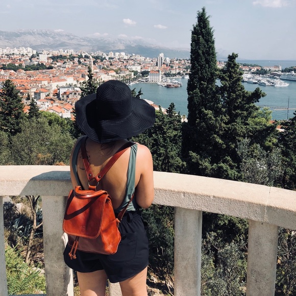 Profile Picture of Cassandra Babilya (@petitesuite) on Poshmark
