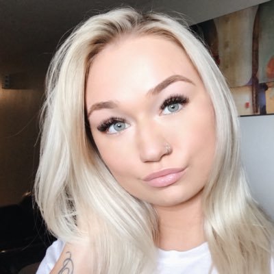 Profile Picture of Julia Welsh (@julia_welsh) on Twitter