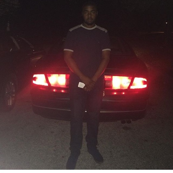 Profile Picture of Khari Ponzo (@fatyogi) on Poshmark