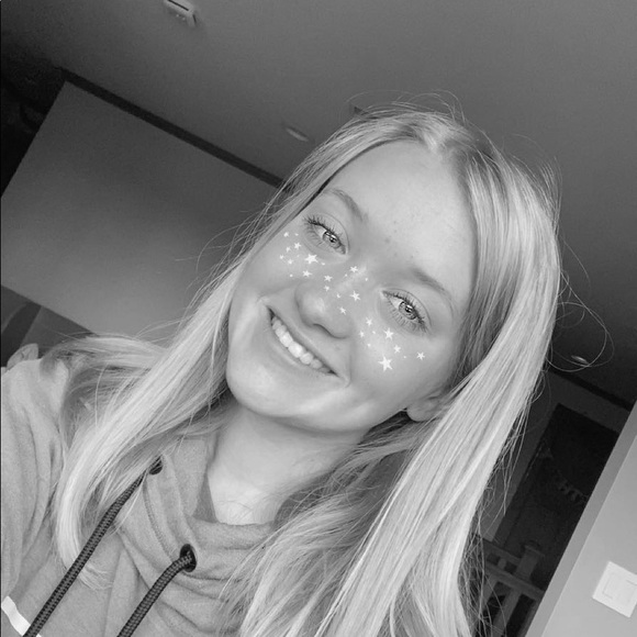 Profile Picture of Sophie Lorch (@sophialorch) on Poshmark