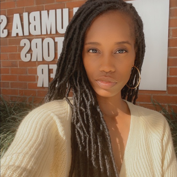 Profile Picture of Raven Carroway (@rlanae0323) on Poshmark