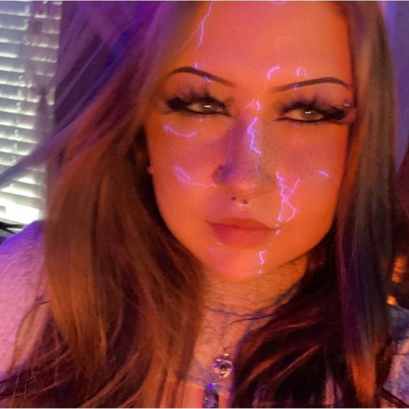 Profile Picture of Alyssa Burnside (@baddie227) on Poshmark