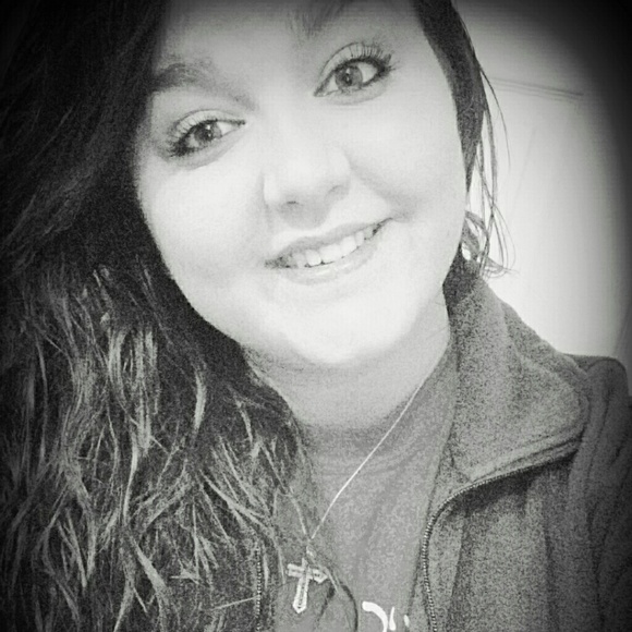 Profile Picture of Autumn Silvers (@autumnsilvers07) on Poshmark